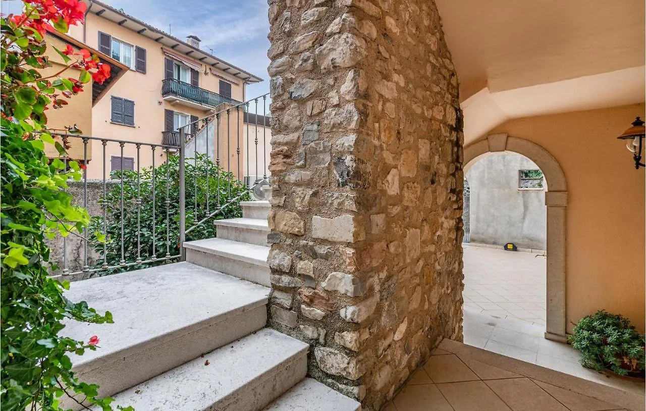 2 Bedroom Cozy Apartment In Toscolano Maderno