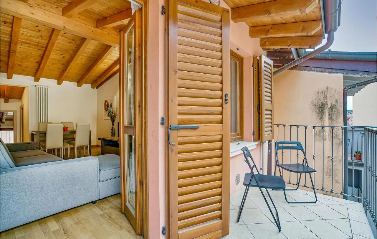 2 Bedroom Cozy Apartment In Toscolano Maderno