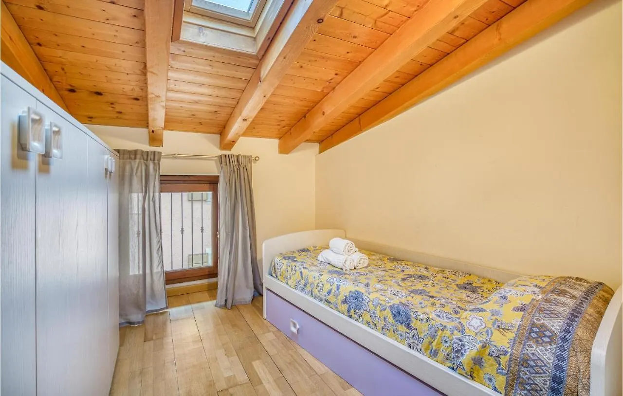 2 Bedroom Cozy Apartment In Toscolano Maderno Italie