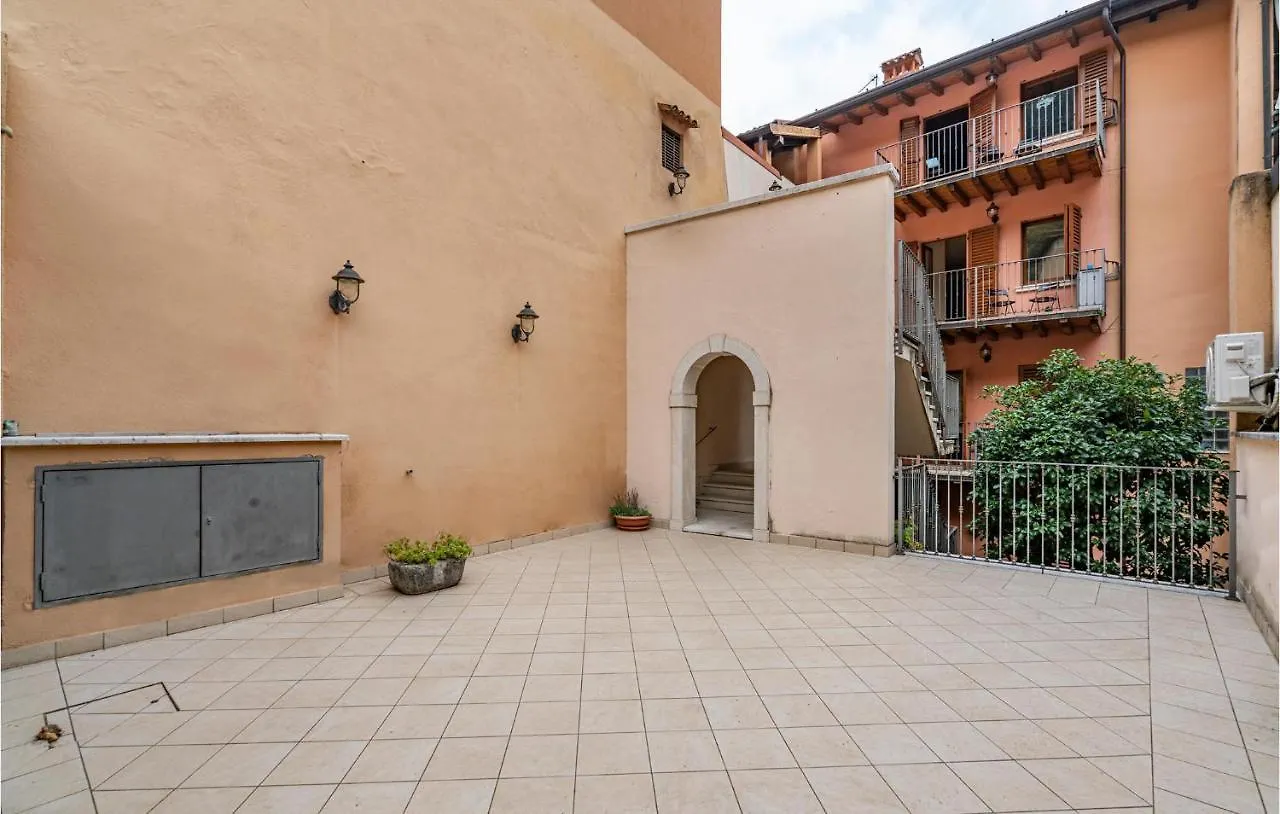 2 Bedroom Cozy Apartment In Toscolano Maderno
