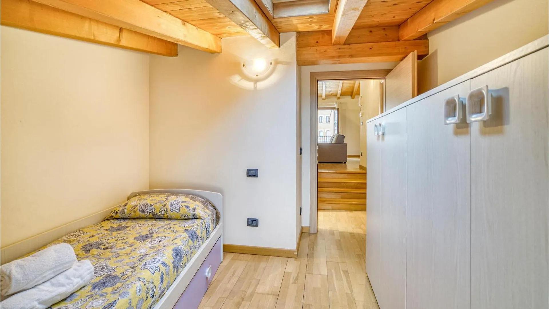 2 Bedroom Cozy Apartment In Toscolano Maderno